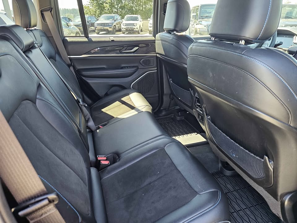 2023 Jeep Grand Cherokee 4XE Trailhawk — photo 3